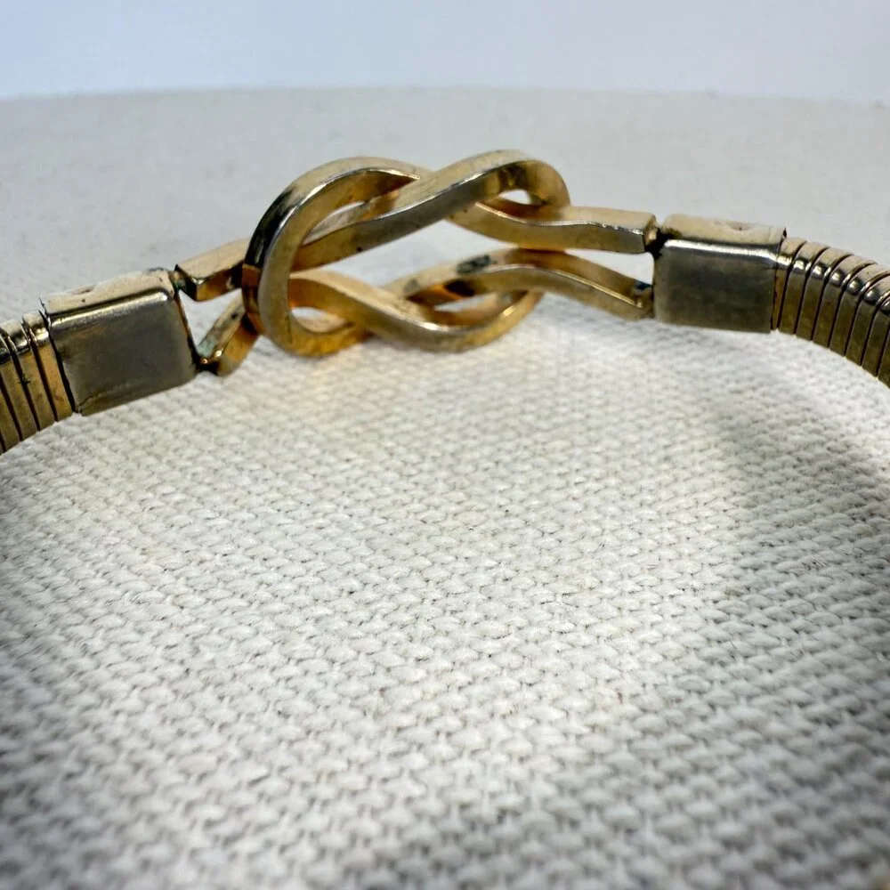 Brookcraft Knot Bracelet Signed Gold-Tone‎ Vintage
